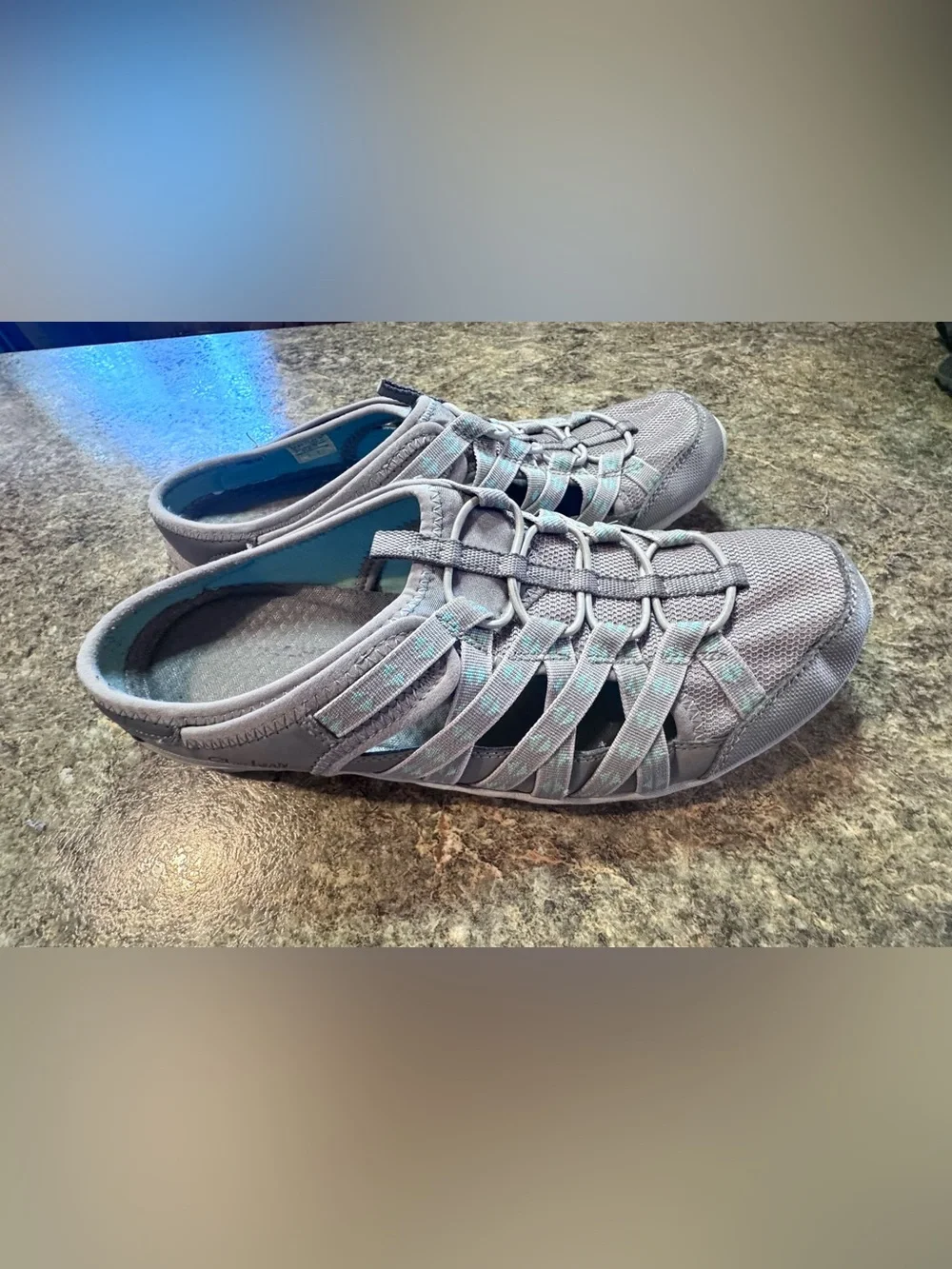 Women’s Skechers Reggae Fest Dory Slip On Walking Shoes - Size 8.5